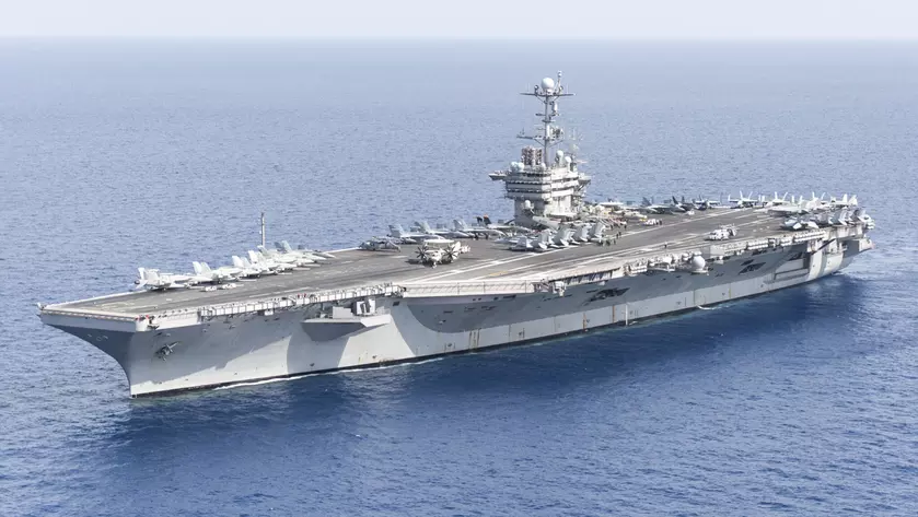 Технологии и морское величие: авианосец USS Harry S. Truman рассекает Атлантику