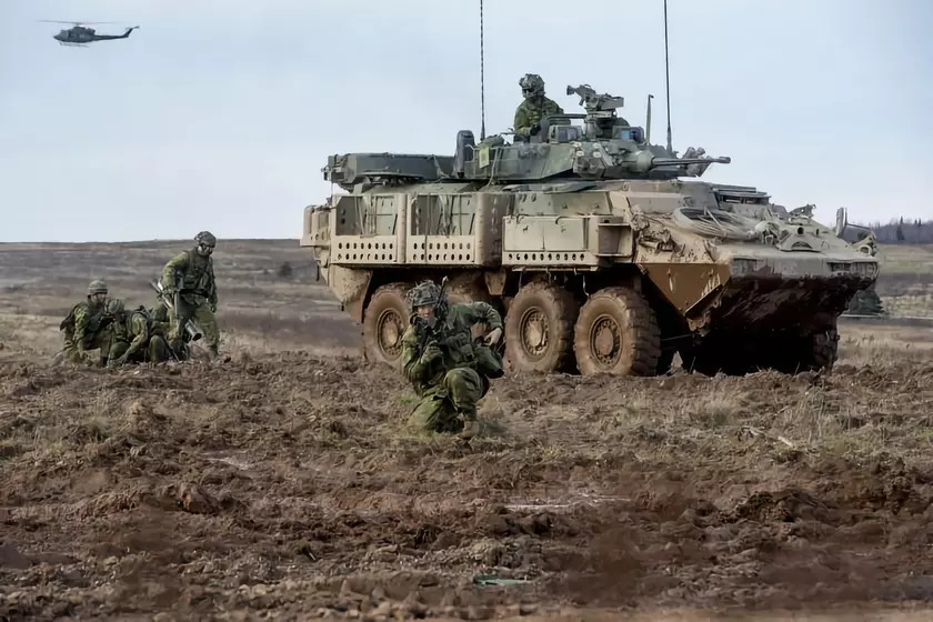 ВСУ уже используют канадские БТР LAV II ACSV Super Bison с пулемётами 7.62 мм
