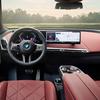 Інтер'єр BMW iX з подвійним дисплеєм мініатюра