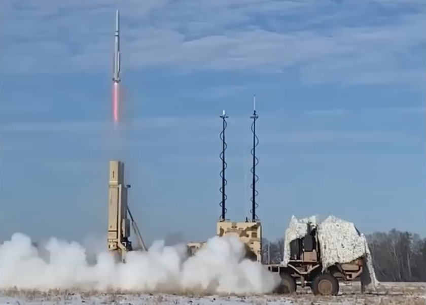 Воздушные Силы Украины впервые показали боевую работу зенитно-ракетного комплекса IRIS-T SLM, который уничтожил более 60 воздушных целей