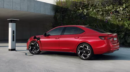 Skoda представила плагін-гібрид Superb Hatch iV: запас ходу на електротязі 120 км