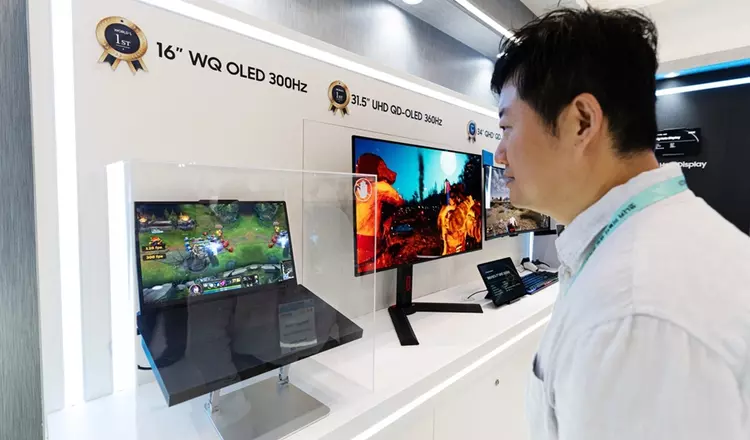 Samsung dévoile le premier écran OLED ...