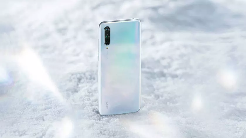 Xiaomi уже начала продажи новых смартфонов CC9