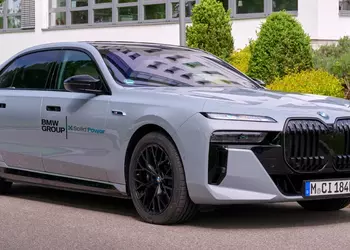 BMW рассматривает установку ДВС в флагманские электромобили, — Bloomberg