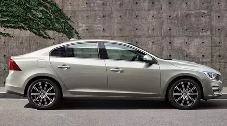 Volvo відкликає седани через двері, що можуть відчинитися під час руху