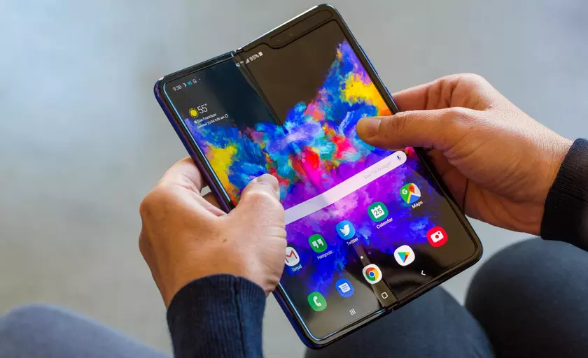 OnePlus пока не спешит выпускать складной смартфон