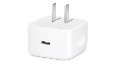 Apple випустила компактний адаптер із динамічною потужністю до 60 Вт для зарядки iPhone 17