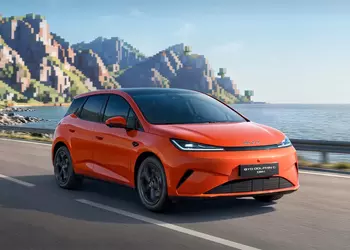 Гибридное наступление: BYD Dolphin G приплыл в Европу с запасом хода 1000 километров