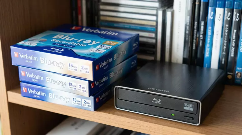 Диски Verbatim Blu-ray на полке