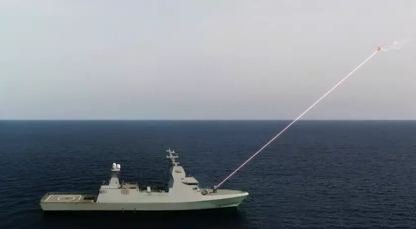 Rafael продемонстрировала боевую работу корабельной версии лазерного оружия Iron Beam, которое уничтожает беспилотники и ракеты