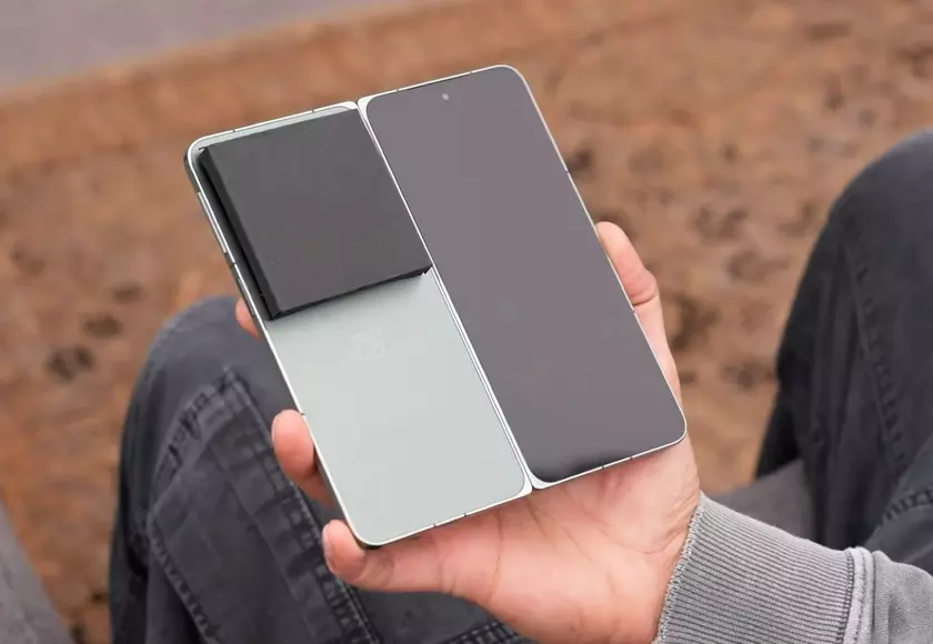 Складной смартфон OnePlus Open появился на видео