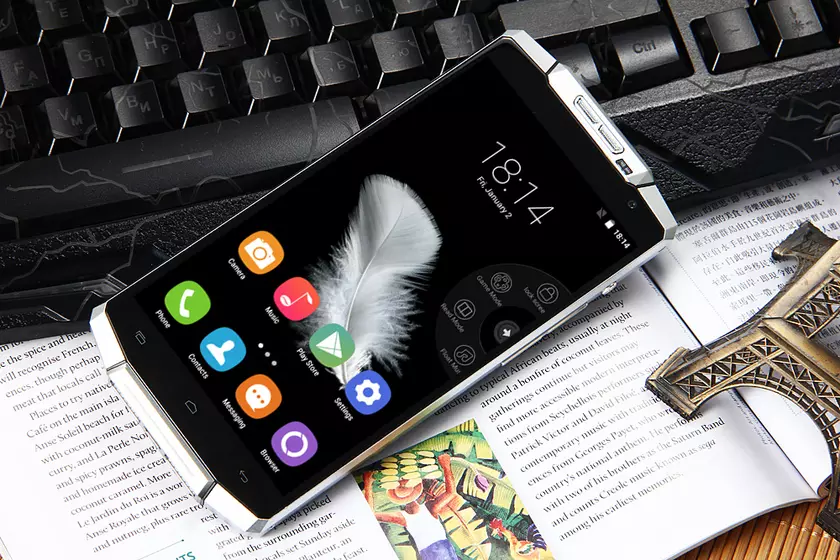 Смартфон Oukitel K10000 получил рекордно большой аккумулятор на 10 000 мАч