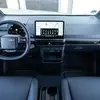 Мініатюра екстер'єру Kia PV5 WAV під час вітряної погоди