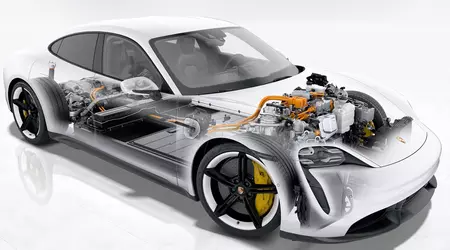 Porsche réfléchit actuellement à la manière d'intégrer des moteurs à essence dans des modèles reposant sur une plate-forme de voiture électrique.