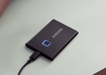 Быстрый и безопасный: Samsung представила SSD T7 Touch со сканером отпечатков, скоростью 1050 Мб/с и USB 3.2