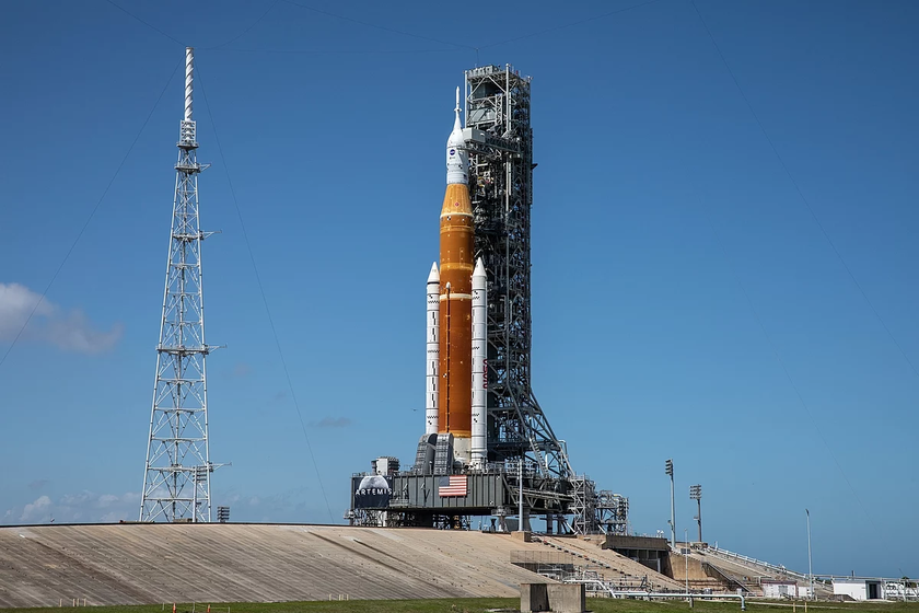 NASA отложило старт лунной миссии Artemis I из-за проблем с двигателем гигантской ракеты SLS