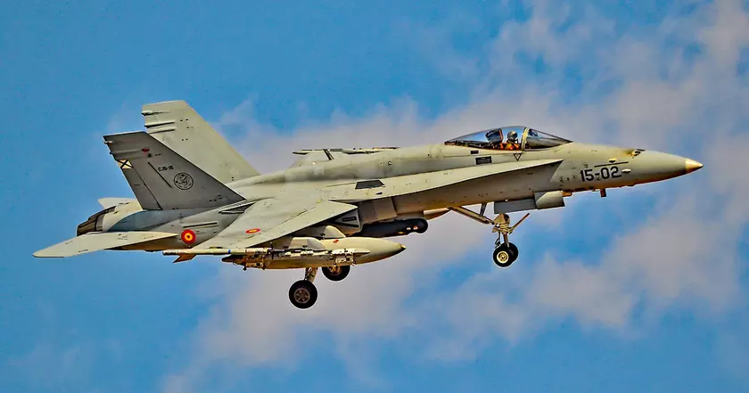 Испания усилит восточный фланг НАТО 14 истребителями Eurofighter Typhoon и EF-18M Hornet