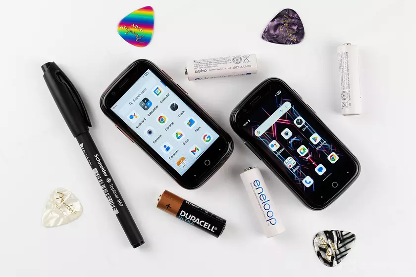 Unihertz Jelly Star – крошечный прозрачный смартфон с 3” дисплеем, 48-МП камерой, Android 13 и NFC