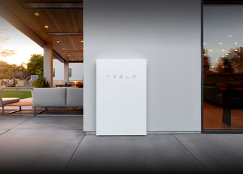 Илон Маск передал Украине станции Tesla Powerwall