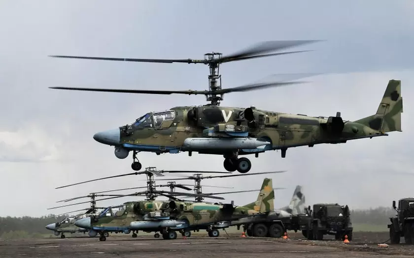 Семь вертолётов Ka-52 и два Ми-8: военные аналитики Oryx рассказали сколько российской техники уничтожили ВСУ в результате удара по аэродромам с помощью ATACMS
