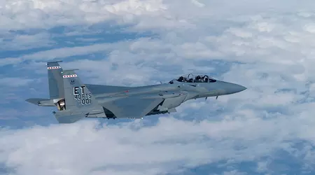 L'Indonésie devrait acheter 24 avions de combat modernisés F-15EX Eagle II pour un coût de 80 à 106 millions de dollars, malgré l'achat de Rafale et la possession de F-16, Su-27 et Su-30.