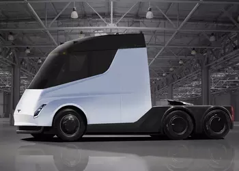 Tesla уже начинает массовое производство электрического тягача Semi (на самом деле нет)