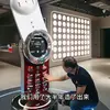 Уникальный двухметровый мобильный телефон Motorola V70 превью