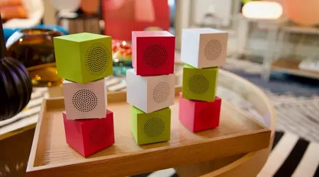 Bluetooth-колонки ніколи не виглядали так мило: IKEA представила незвичайні динаміки Kallsup у вигляді кольорових кубиків