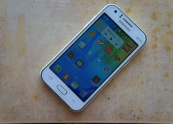 Обзор бюджетного смартфона Samsung Galaxy J1