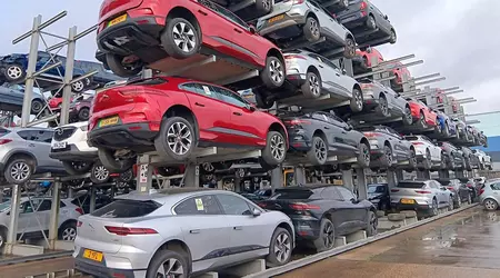 Десятки відкликаних Jaguar I-Pace вирушили на автозвалище доживати свої останні дні