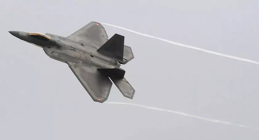 Lockheed Martin может оборудовать F-35 Lightning II и F-16 Fighting Falcon топливными баками с низким сопротивлением, которые предназначены для F-22 Raptor