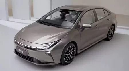 Оновлені Corolla отримали збільшену колісну базу та технологічну "начинку" в Китаї