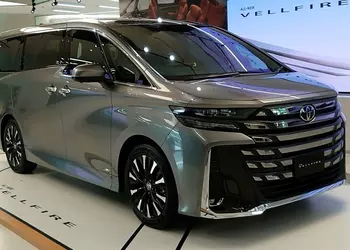 Toyota Alphard и Vellfire: больше гибридов и дерева для японских «офисов на колесах»
