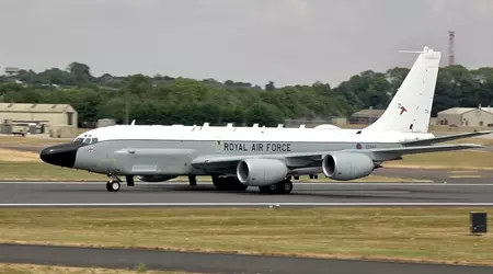 Un avion de chasse russe Su-27 voulait abattre un avion britannique KC-135 Rivet Joint, mais le premier missile a raté et le second est tombé de l'aile