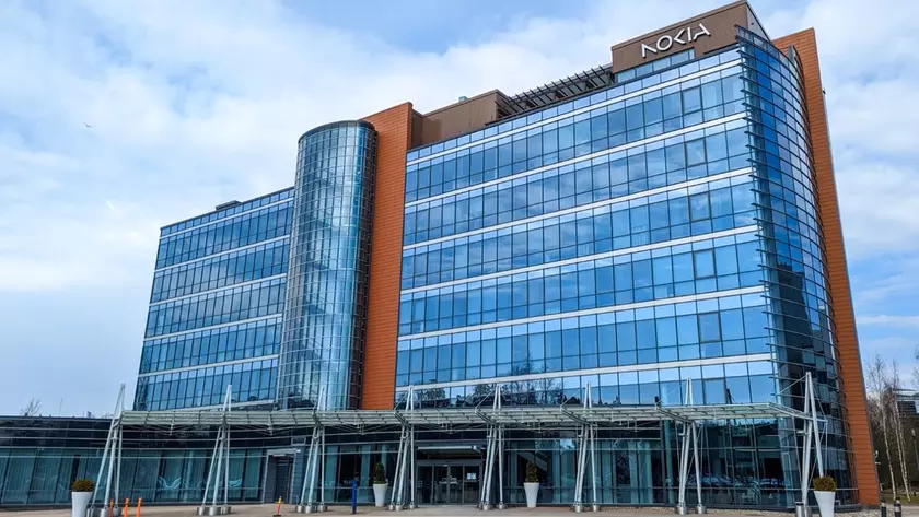 Логотип Nokia на здании компании