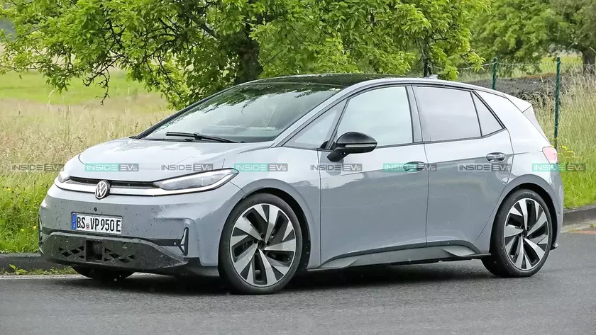 Прототип Volkswagen ID.3 Neo GTX на дорожных тестах в Германии