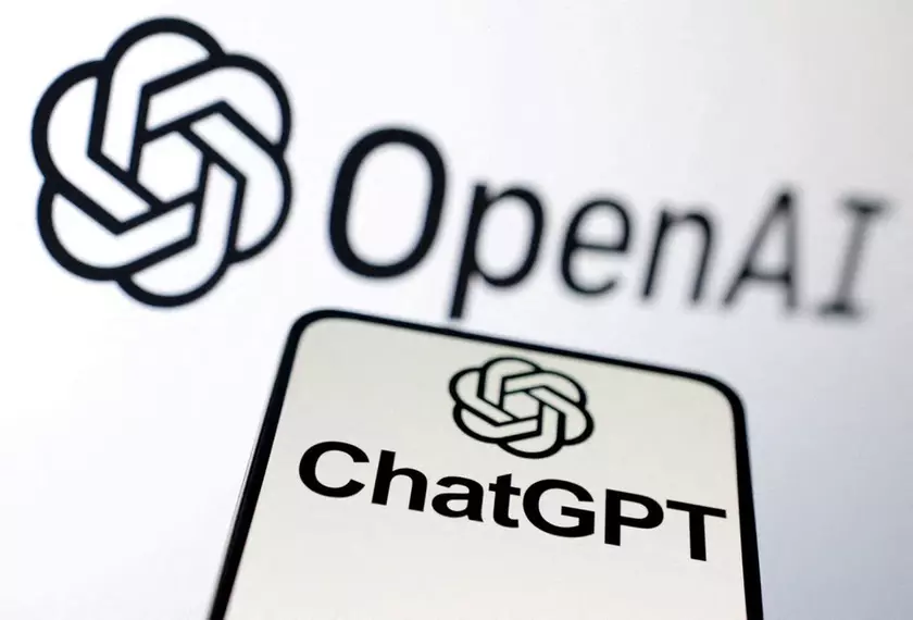 Трафик ChatGPT падает третий месяц подряд, однако количество уникальных посетителей растет