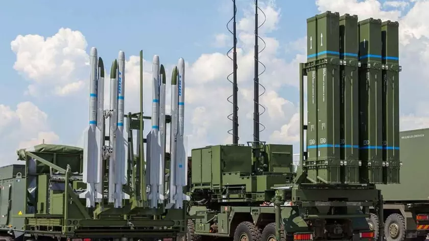 Украина получит еще больше немецких систем IRIS-T: подписаны дополнительные контракты на поставки