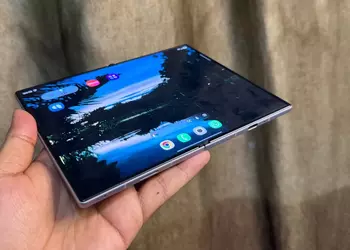 Galaxy Z Fold 8: гибкий экран оказался слишком "податливым" в уголках