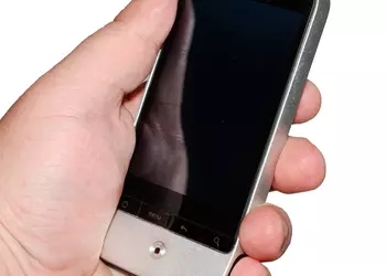 Что делать? Подробный обзор Android-смартфона HTC Legend