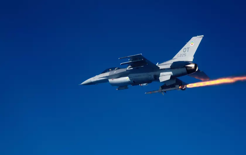 США одобрили продажу Тайваню 300 ракет AGM-88B HARM и AIM-120C-8 AMRAAM для истребителей F-16 на сумму $619 млн
