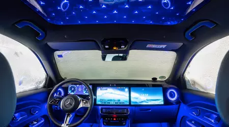 Салон нового Mercedes GLB сяє, як різдвяна ялинка
