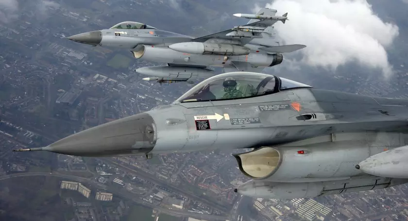 Легендарный F-16: Почему этот самолет оставляет позади конкурентов