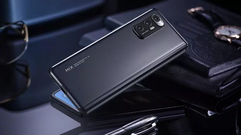 Xiaomi запатентовала технологию быстрой беспроводной зарядки для складных смартфонов