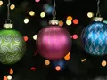 Ожившие узоры на ёлочных шарах