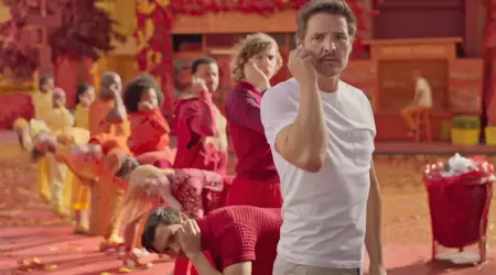 L'acteur Pedro Pascal joue dans la nouvelle publicité d'Apple pour les AirPods 4