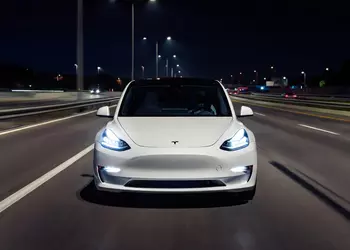 Tesla FSD Supervised в Европе: 20 миллионов километров и «прыжок» в Литве