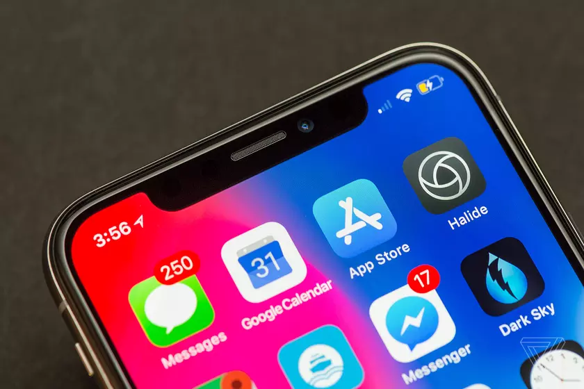Хуже Galaxy S8 и iPhone 8: iPhone X провалил тесты и не понравился экспертам