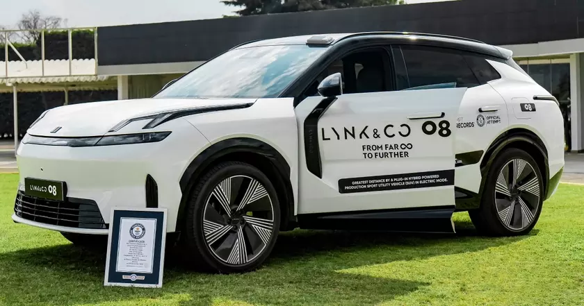 Lynk & Co 08 Завоевывает Место в Книге Рекордов Гиннесса!