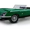 Мініатюра LEGO Jaguar E-Type з відкритим капотом